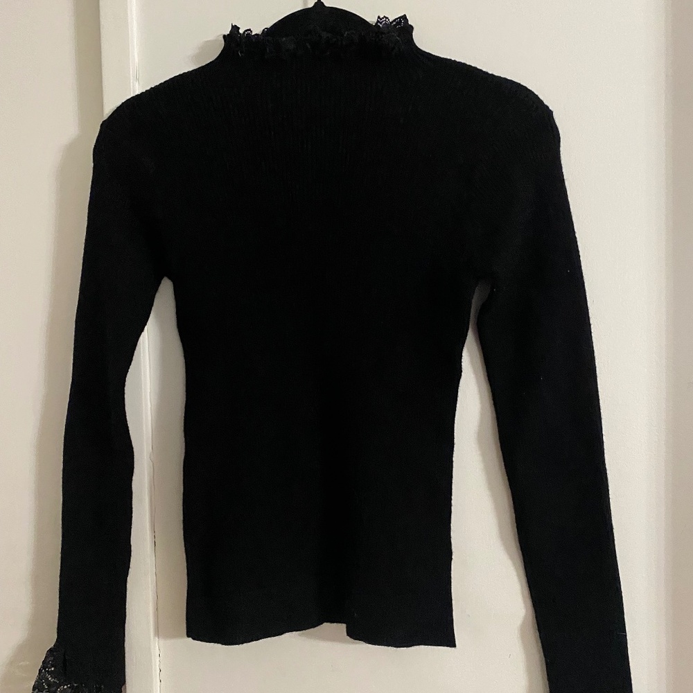 Moon River Black Lightweight Sweater with Lace Cuffs Size Small